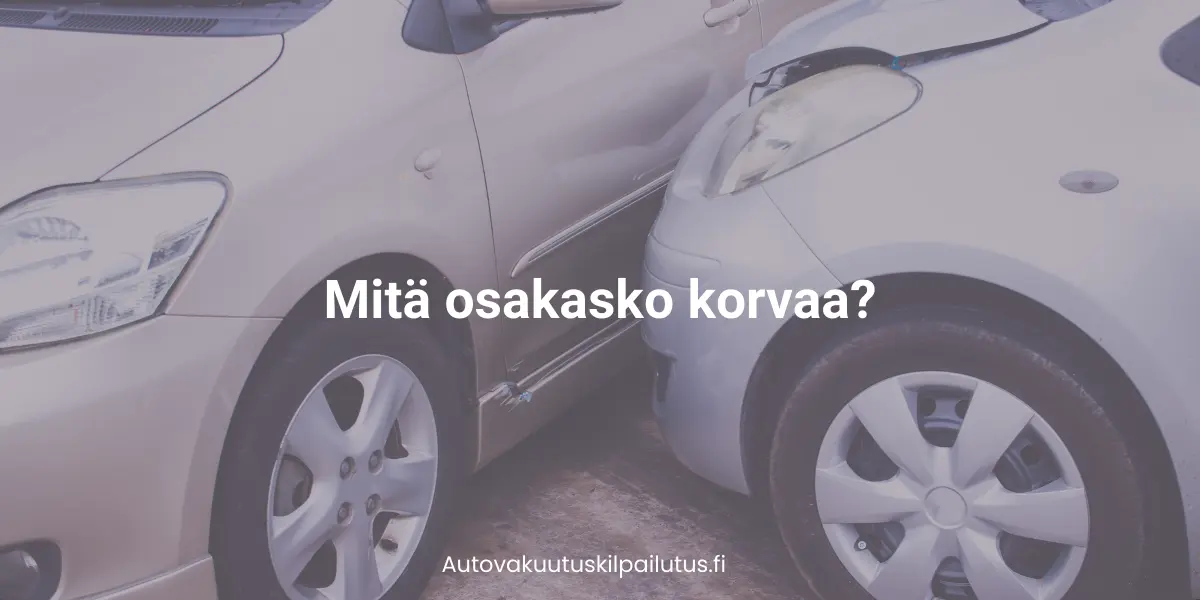 Kaksi autoa kolaroi jossa toinen auto ajaa toisen auton kylkeen.